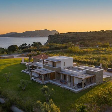 Quinta Essentia Suites Foiniki Bagian luar foto