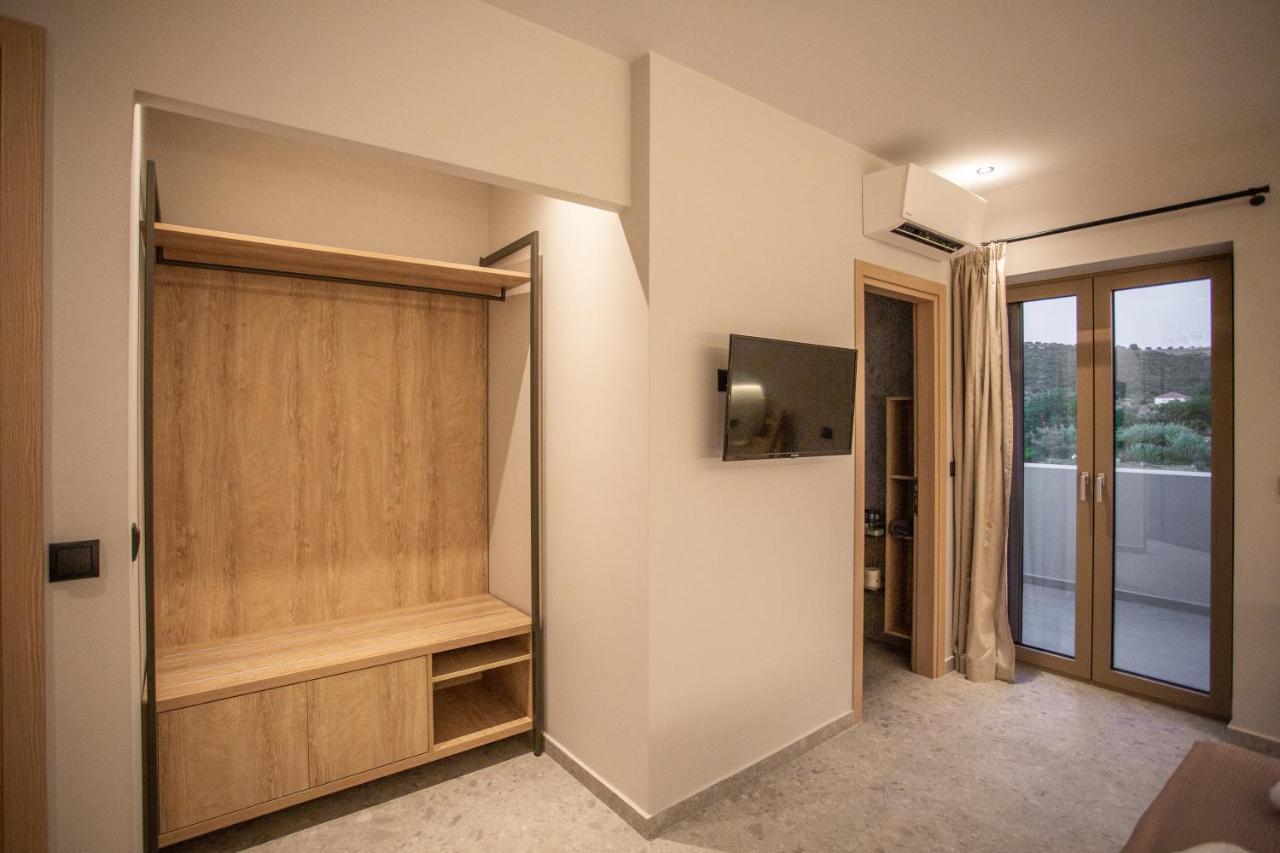 Quinta Essentia Suites Foiniki Bagian luar foto