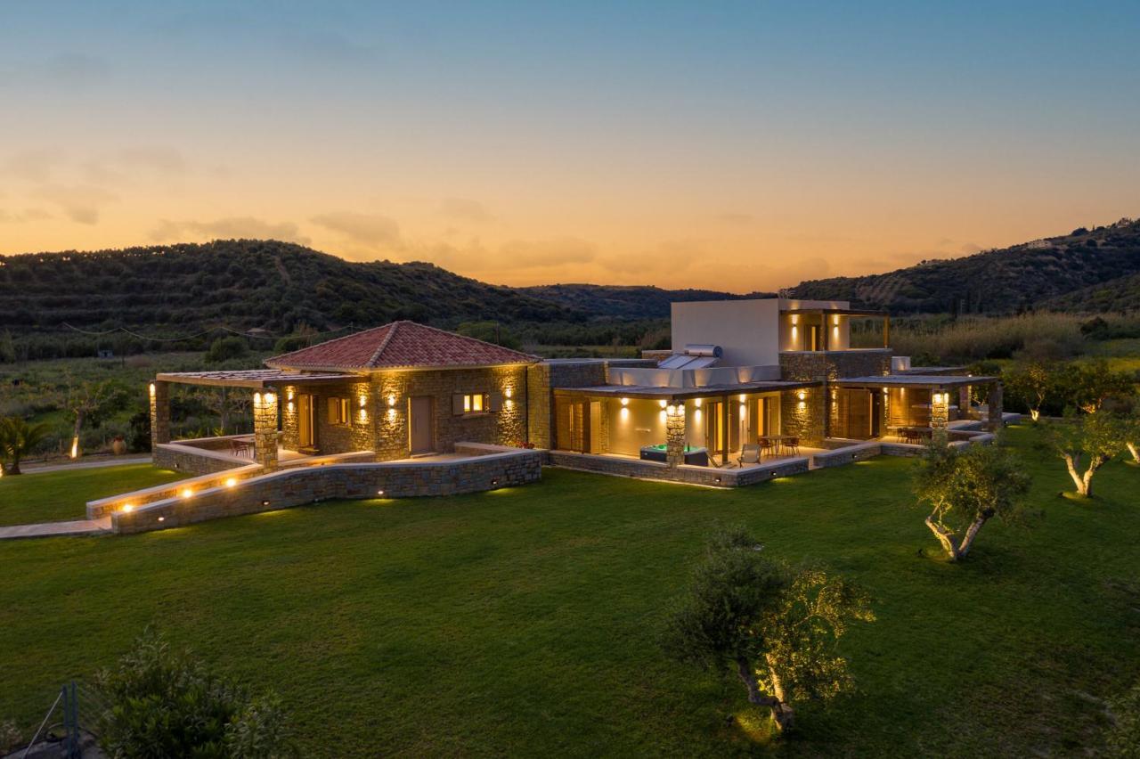 Quinta Essentia Suites Foiniki Bagian luar foto