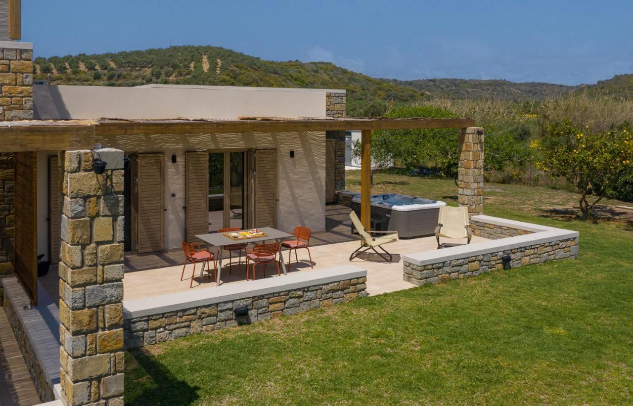 Quinta Essentia Suites Foiniki Bagian luar foto