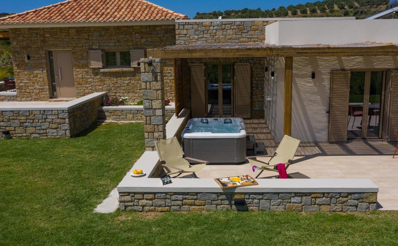 Quinta Essentia Suites Foiniki Bagian luar foto