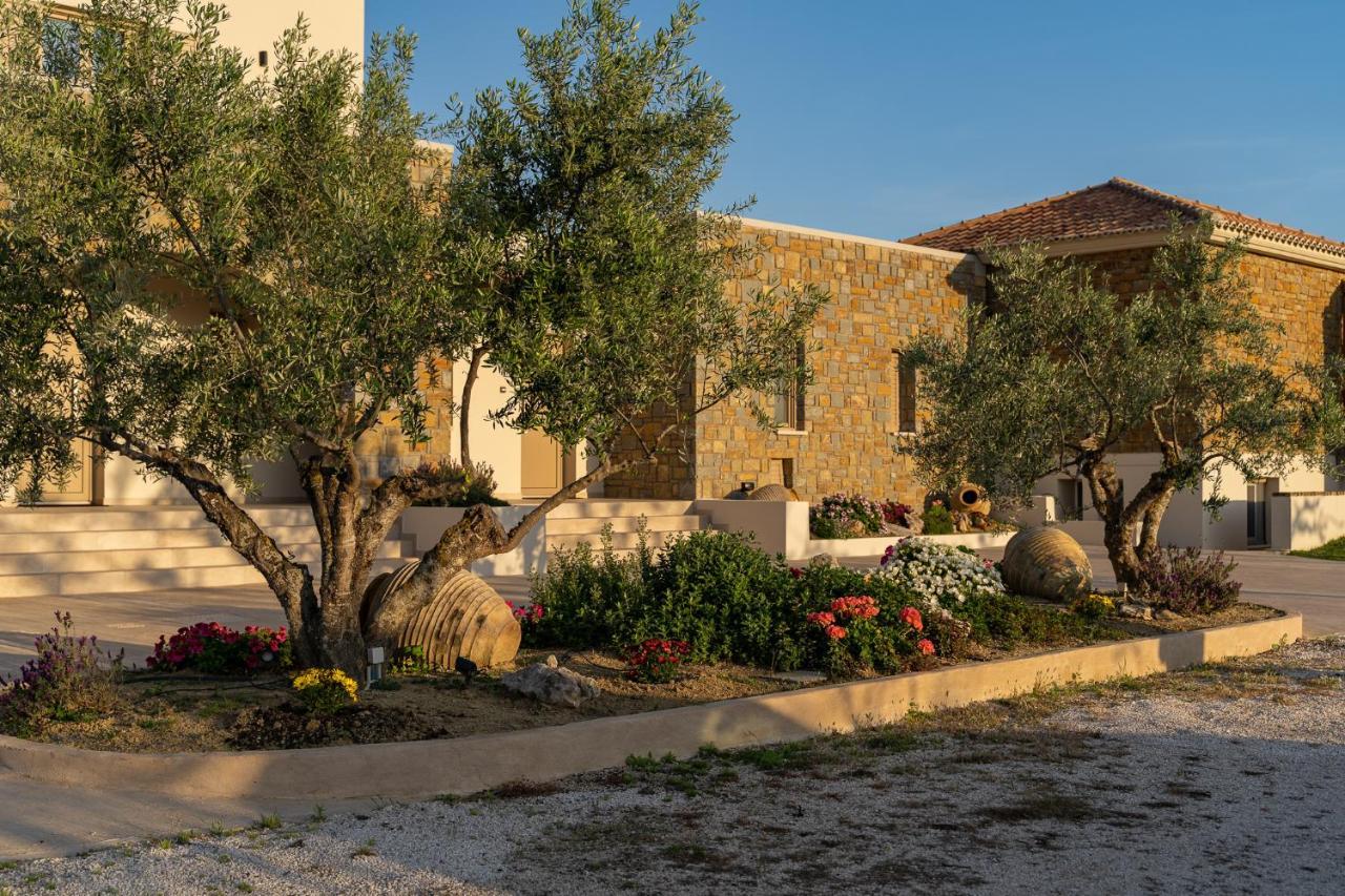 Quinta Essentia Suites Foiniki Bagian luar foto