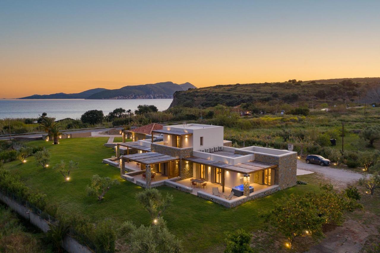 Quinta Essentia Suites Foiniki Bagian luar foto