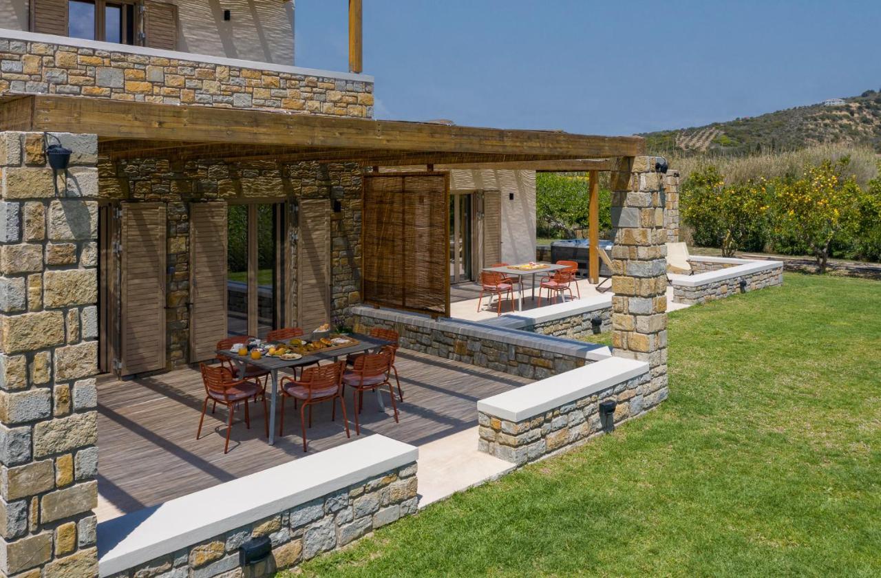 Quinta Essentia Suites Foiniki Bagian luar foto