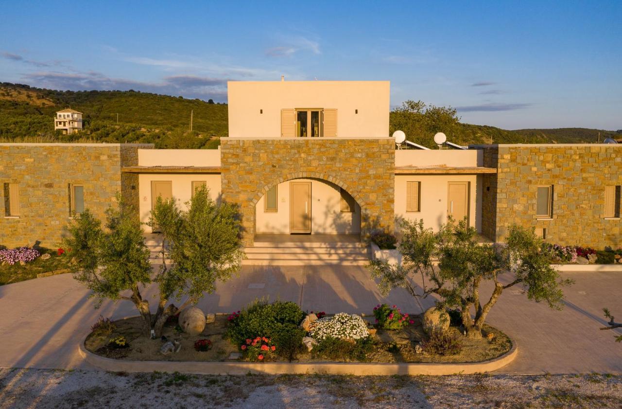 Quinta Essentia Suites Foiniki Bagian luar foto