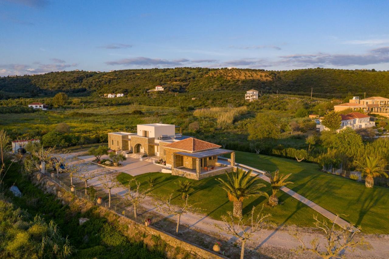 Quinta Essentia Suites Foiniki Bagian luar foto