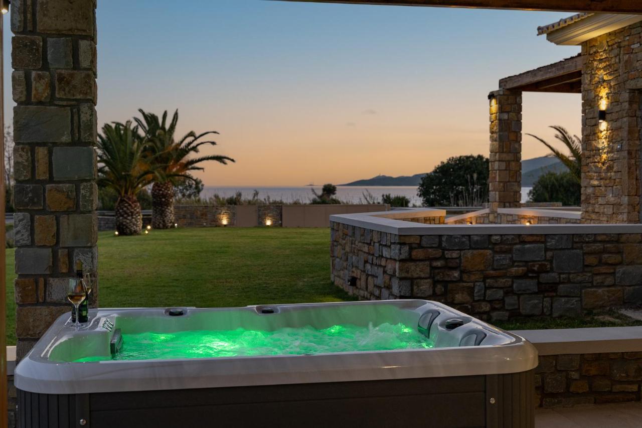 Quinta Essentia Suites Foiniki Bagian luar foto