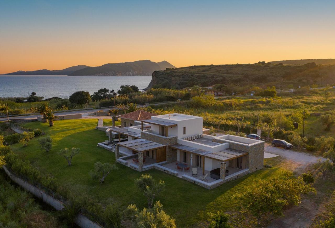 Quinta Essentia Suites Foiniki Bagian luar foto