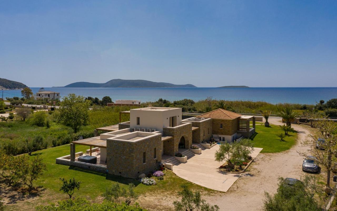 Quinta Essentia Suites Foiniki Bagian luar foto