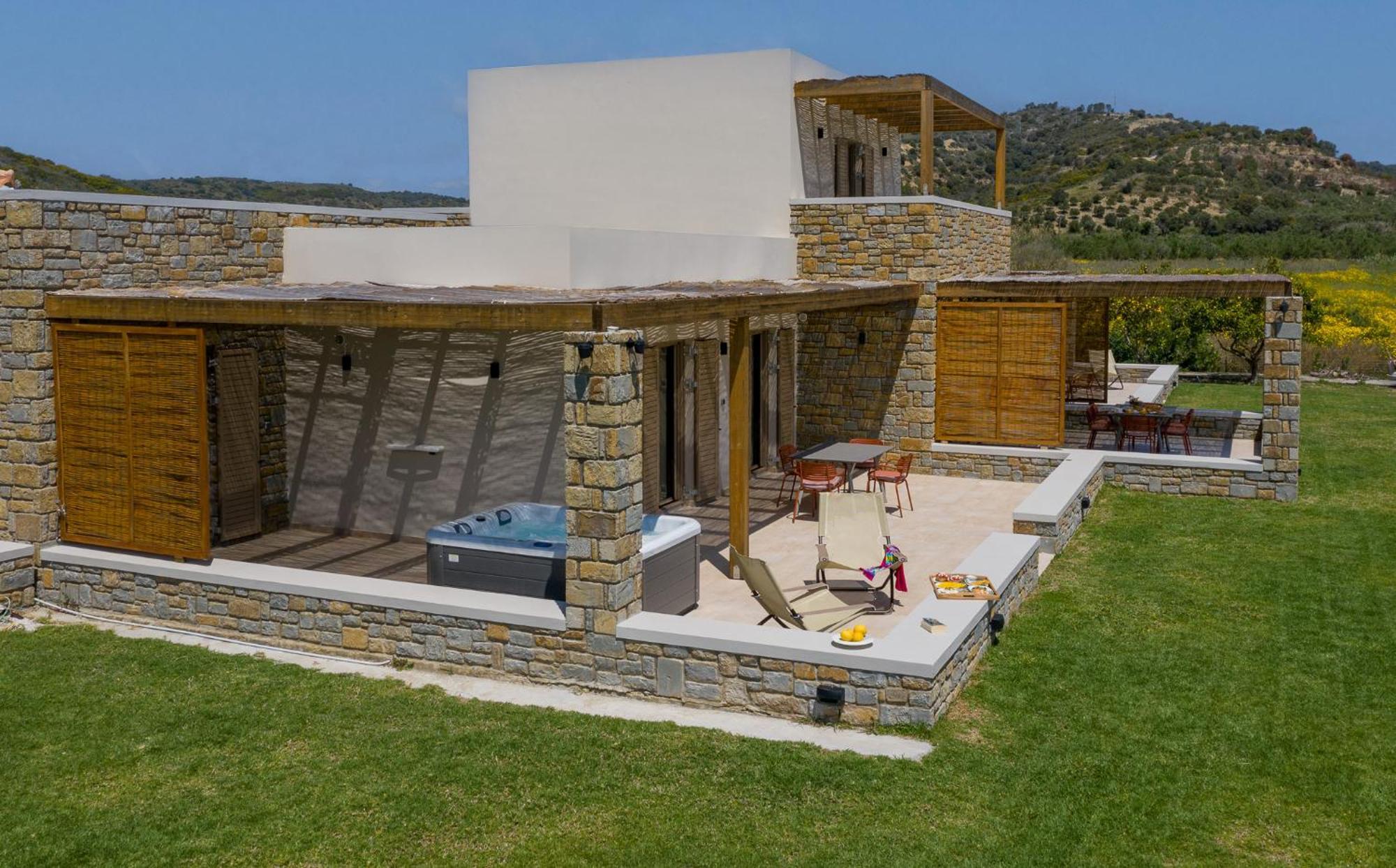 Quinta Essentia Suites Foiniki Bagian luar foto