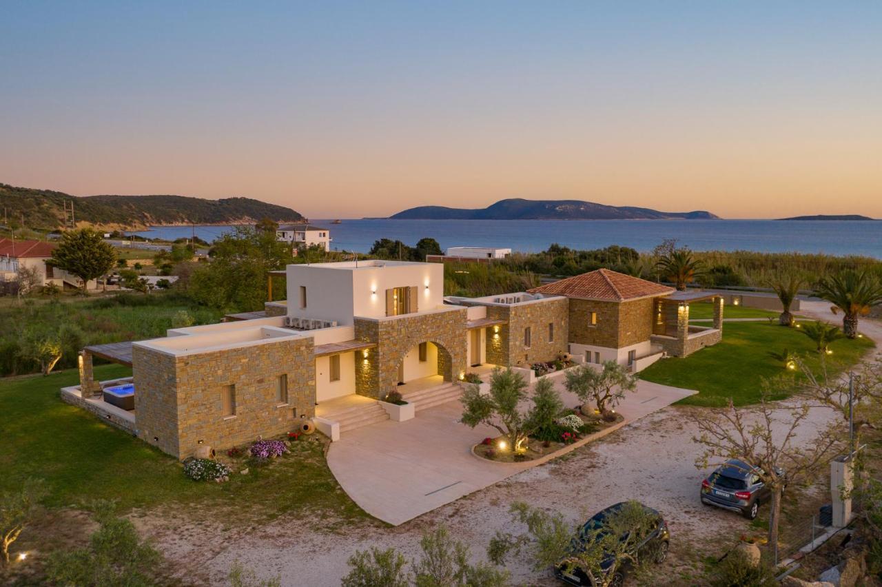 Quinta Essentia Suites Foiniki Bagian luar foto