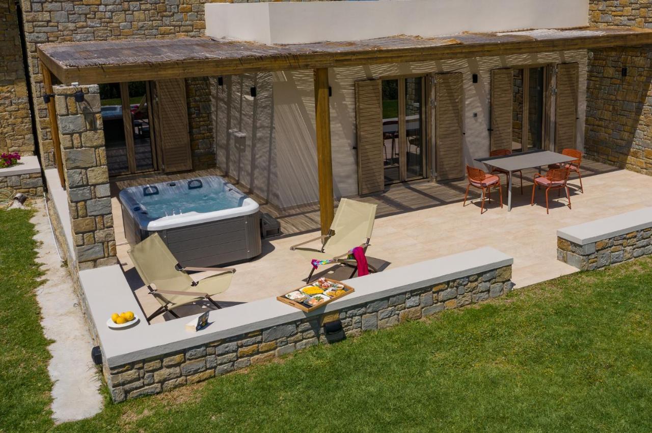 Quinta Essentia Suites Foiniki Bagian luar foto
