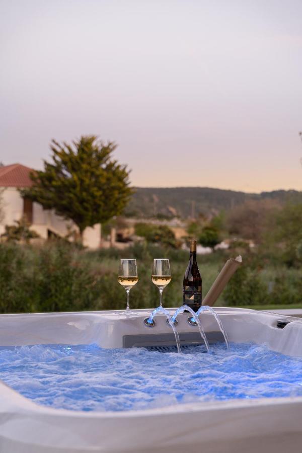 Quinta Essentia Suites Foiniki Bagian luar foto